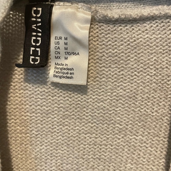 DIVIDED. H&M Ladies size M. Cardigan - Picture 3 of 3